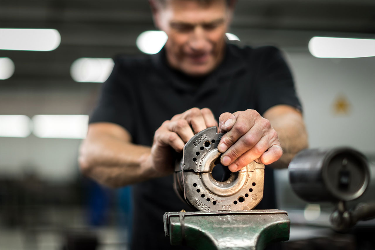 MOULD REPAIR - Droigk Formen Service GmbH - 657281